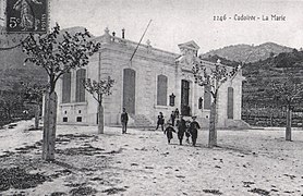 La mairie de Cadolive, début du XXe siècle.