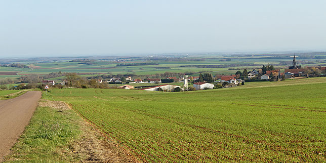 Chaignay vue depuis la route de Villecomte.