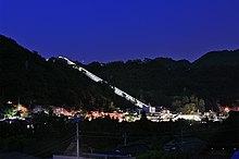 夜のコモア・ブリッジと四方津駅（山梨県上野原市）