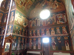 Južni zidovi hrama s freskama: Božić (iznad), žitije svete Petke (ispod), svetitelji (posljenja dva reda dolje)