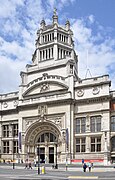Здание Музея Виктории и Альберта в Лондоне. Главный вход. 1859. Архитектор Ф. Фоук