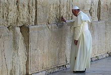 Pope Francis praying at the Western Wall in Jerusalem on his 2014 visit to Israel Franciscus kotel.jpg
