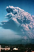 Фотография с изображением плинианского извержения.