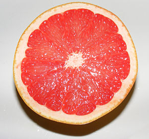 English: A grapefruit cut in half.