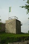 Der östliche Bergfried der Hiltenburg mit Aussichtsplattform