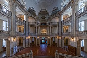 62. Platz: Ansgar Koreng mit Treppenhalle des Kammergerichts in Berlin-Schöneberg.