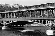 Description de l'image Les six heures motonautiques de Paris en 1972 sous le pont de Bir-hakeim 110124-0033EC.jpg.