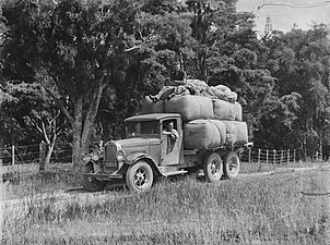 Transport de la production de laine, milieu du 20e siècle.