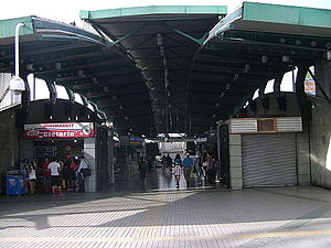 Metro de Santiago Estación Quilín 02.jpg