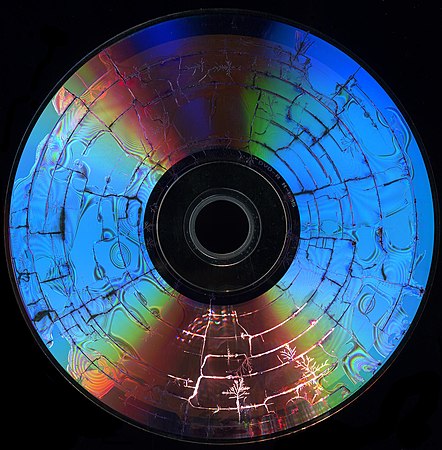 圖為经微波炉加热后的DVD的读取面上形成的分形图案。
