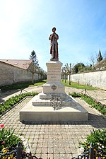 Poilu au repos (monument aux morts de Dommerville)