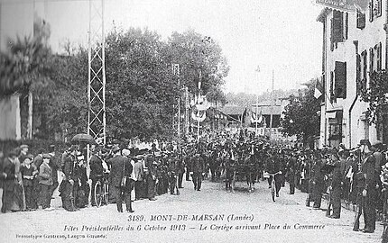 Passage du cortège présidentiel par la place du Commerce le 6 octobre 1913.