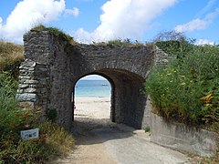 Porte d'accès à la plage de Samzun.