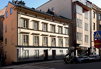 Italien större 9 (t.v.) och 8, Regeringsgatan.