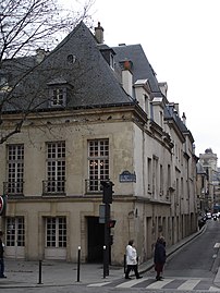 Hôtel de Nesmond avec la rue des Bernardins et la galerie couverte.