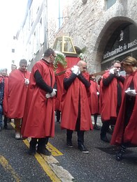 The procession at the Rue du Château du Roi. Image: Genium.
