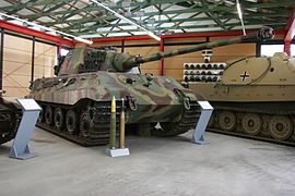 Tiger II com a torre de produção.
