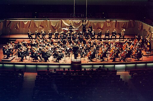 http://upload.wikimedia.org/wikipedia/commons/thumb/a/a8/Symfonieorkest_Bellitoni.jpg/512px-Symfonieorkest_Bellitoni.jpg