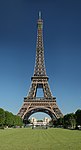Der Eiffelturm vom Marsfeld aus gesehen