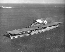 USS Essex (CV-9) на Хэмптон-Роудс 1 февраля 1943 г. (NNAM.1996.488.242.078) .jpg