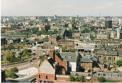 Вид со стоянки Old Trinity Center на северо-запад.