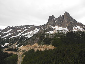 Washington Pass kaj Liberty Bell Mountain.JPG