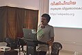 Mujeeb introducing Malayalam Wikipedia to participants.