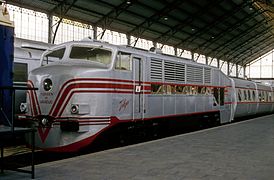 Locomotora de la serie 350.