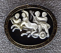 Cameo depicting Bacchus and Ariadne on a chariot, coll. National Archaeological Museum of Florence.