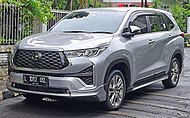 2023 Kijang Innova Zenix 2.0 Q Hybrid with Modellista package (MAGH10, 印尼)