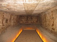 Decorated rough stone chamber