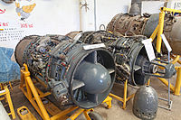מנוע אטאר 101B-2 (שמאלי) ומנוע אטאר 101G (ימני) ללא מבער אחורי בתצוגה.
