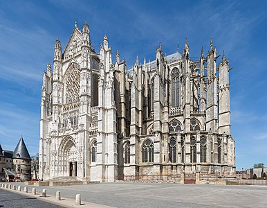 Catedral de Beauvais inacabada, sem nave e pináculo (1225-1272)