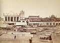 Chovk bozoridagi Shohi masjidi (yuqori chapda) – 1885-yilda Johnston va Hoffman tomonidan olingan fotosurat