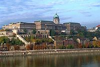 Budapest mit Donau-Ufern, Burgviertel Buda und Andrássy-Straße