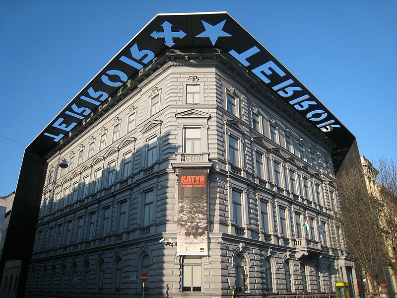 Datei:Budapest Haus des Terrors.jpg