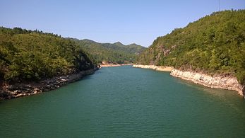 長岡水庫大壩前的水面