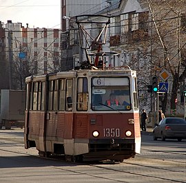Chelyabinsk tram 71-605 number 1350 front right.jpg