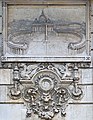 Détail : bas-relief représentant la basilique Saint-Pierre de Rome