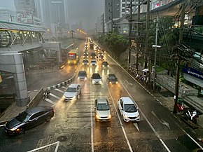 Heavy rain in bangkok roads.jpg