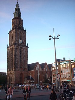 De 97 meter hoge Martinitoren aan de Grote Markt