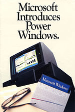 1986年1月发行的Windows 1.0宣传册封面，上方为英文“Microsoft Introduces Power Windows.”，意为“微软推出了强大的Windows”，下方印刷有一台运行着Windows 1.0的计算机、一副眼镜、一张Windows 1.0的安装软盘