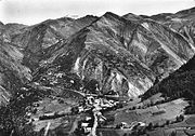 Montagne sur la droite de l'image : partie ouest massif du plateau d'Emparis. Au premier plan : Mont-de-Lans, second-plan : Mizoën et ses hameaux de Singuigneret et des Aymes. Carte postale, début XXe siècle.