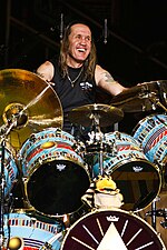 Miniatura para Nicko McBrain