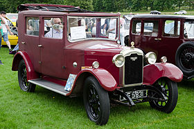 Rover 10 Fabric Saloon (1928) (15228126979).jpg