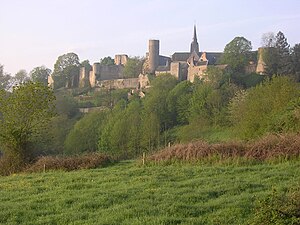 Panoramique de Sainte-Suzanne, côté nord