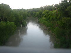 El río San Antonio pasa a través de Goliad en ruta hacia el golfo de México.