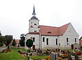 Kirche mit Ausstattung, Kirchhof, Grabmal, Denkmal für die Gefallenen des Ersten Weltkrieges und Einfriedungsmauer