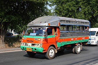 Isuzu Elf at پھرا ناکھون سی ایوتتھایا صوبہ