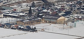 位山から望む高山市立宮中学校（2018年2月27日撮影）